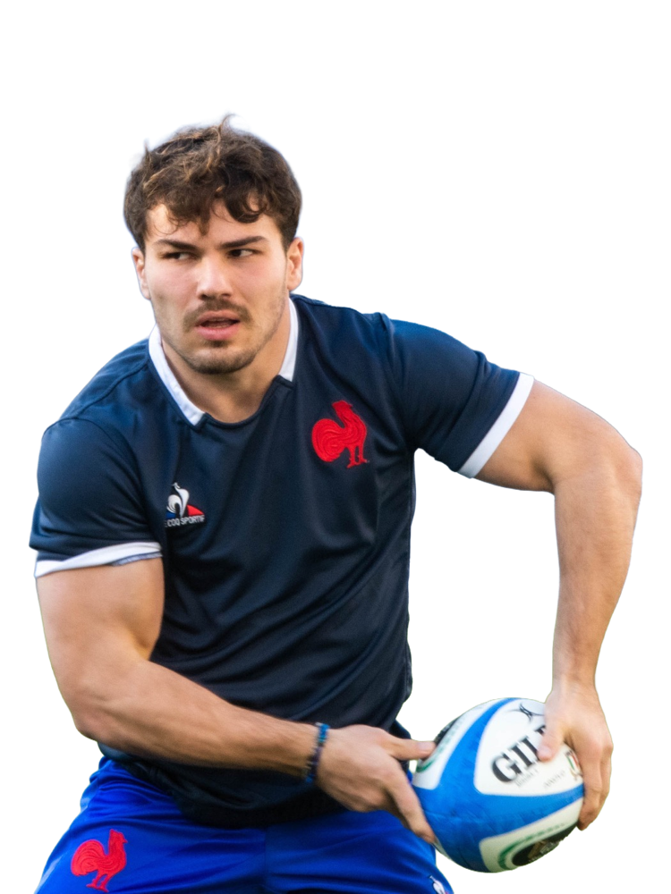 Antoine Dupont détouré, ballon en main, maillot bleu marine du XV de France
